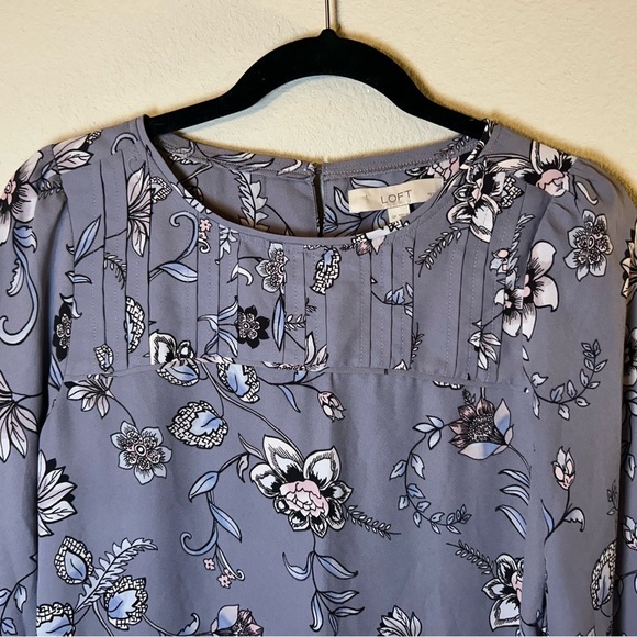 Womens Small Blouse THE LOFT Floral Periwinkle Flowy Boho Office Capsule - Picture 3 of 16